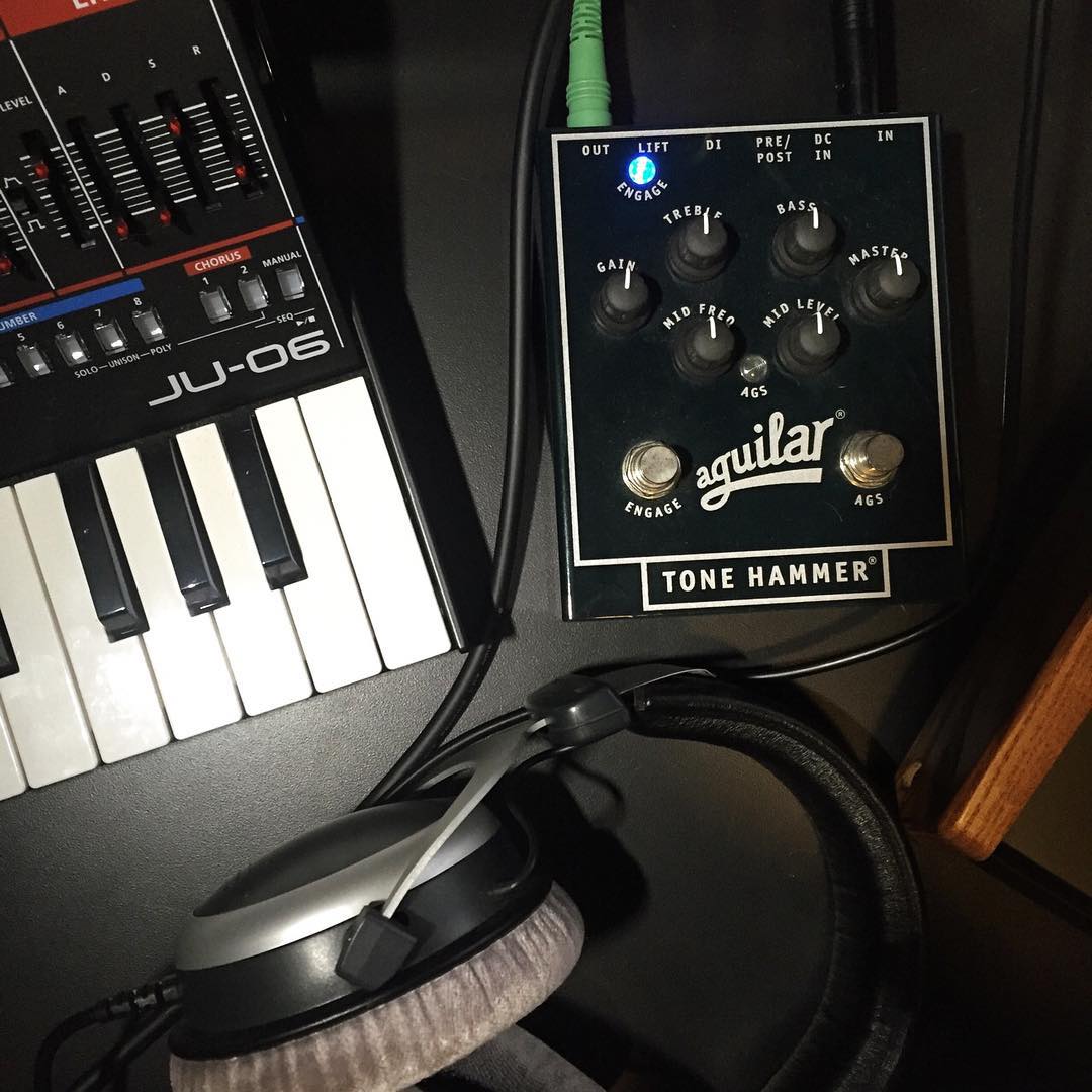 Juno Bass #roland #ju06 @roland_us #aguilar #tonehammer @aguilaramp