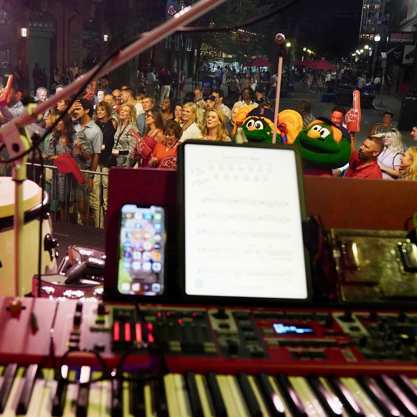 Totally normal crowd